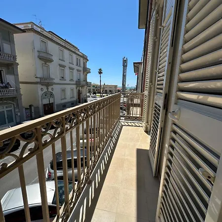 Apartment Sea View Design In Centre *