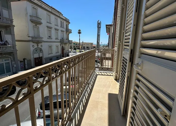 Apartment Sea View Design In Centre *